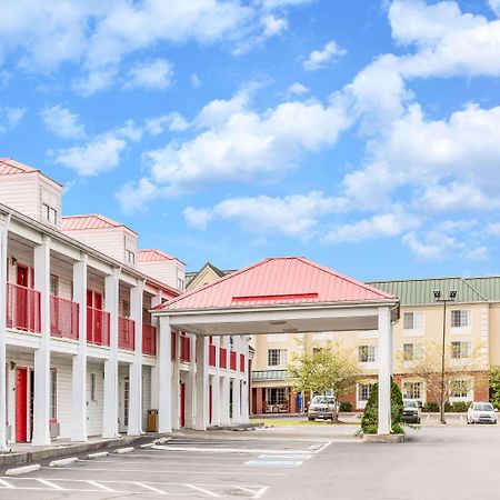 Super 8 By Wyndham Clinton Exterior foto