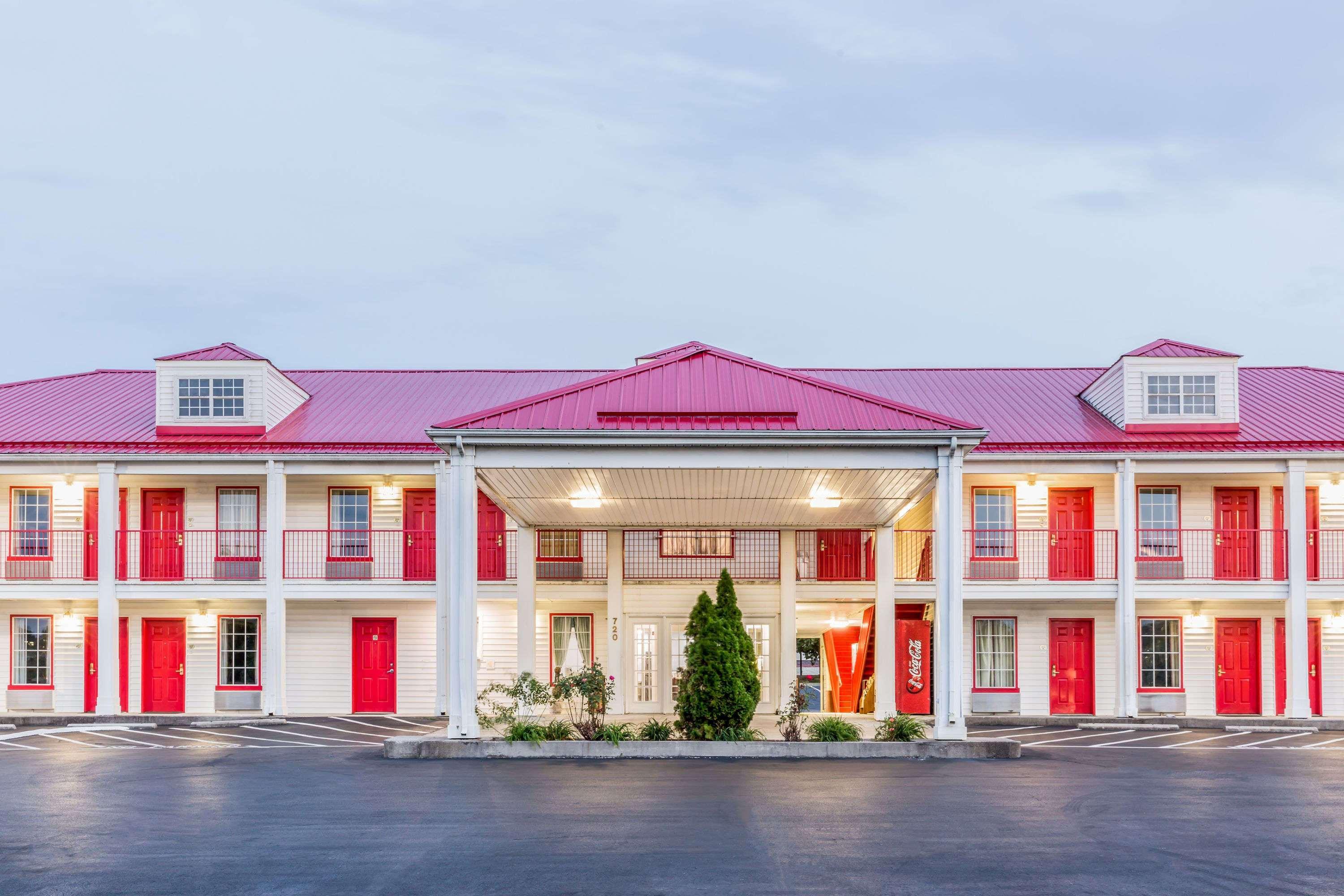 Super 8 By Wyndham Clinton Exterior foto