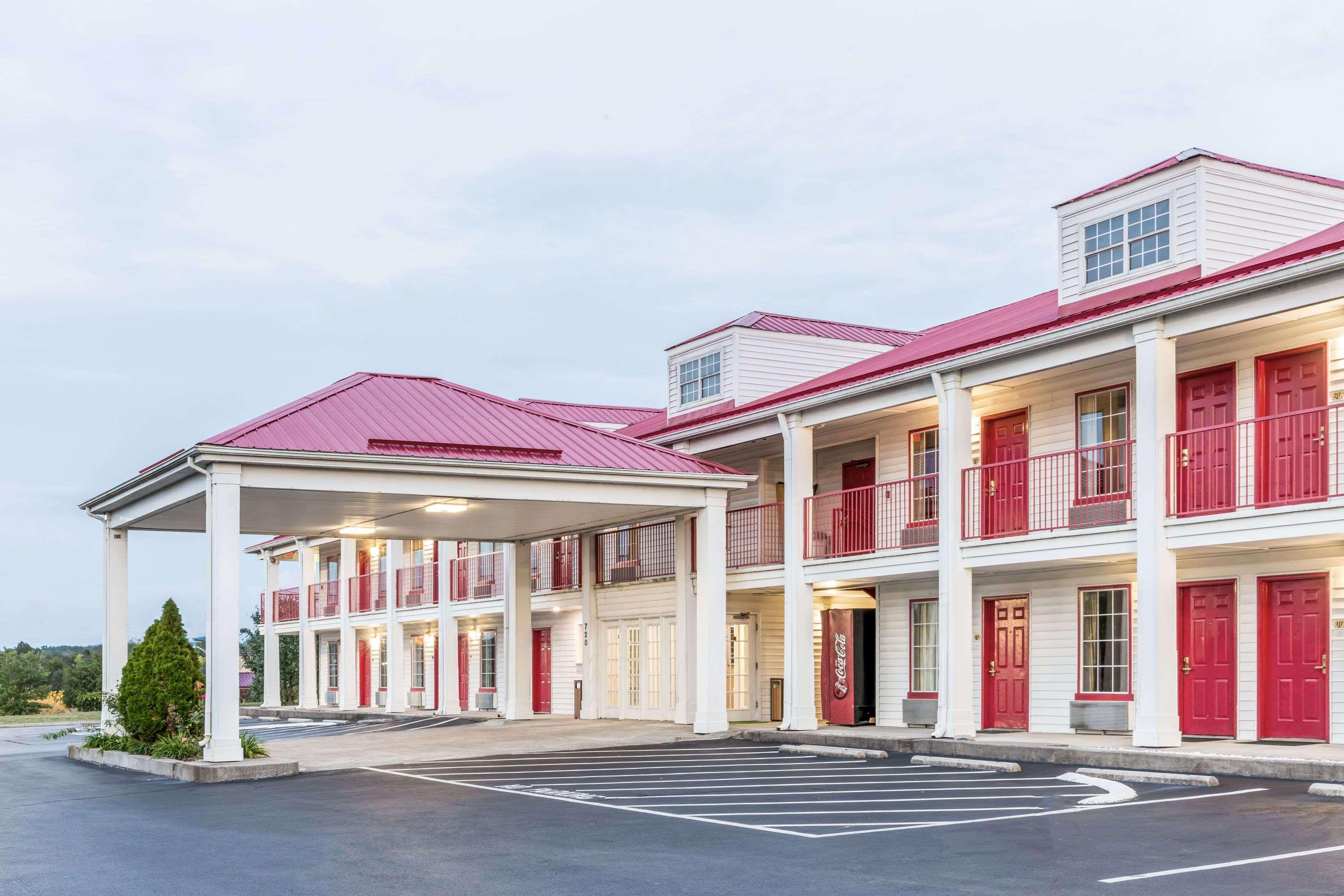 Super 8 By Wyndham Clinton Exterior foto