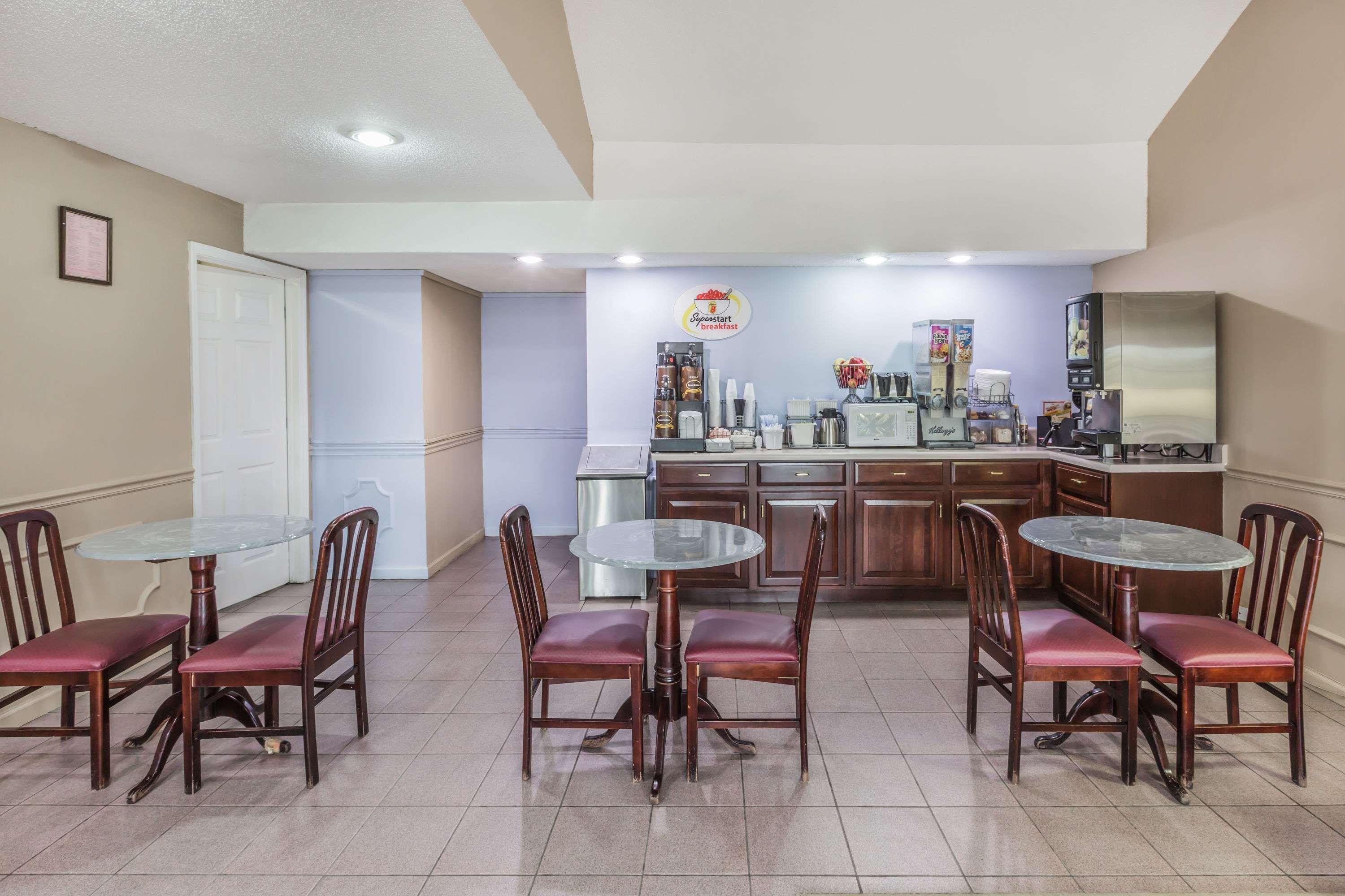 Super 8 By Wyndham Clinton Exterior foto